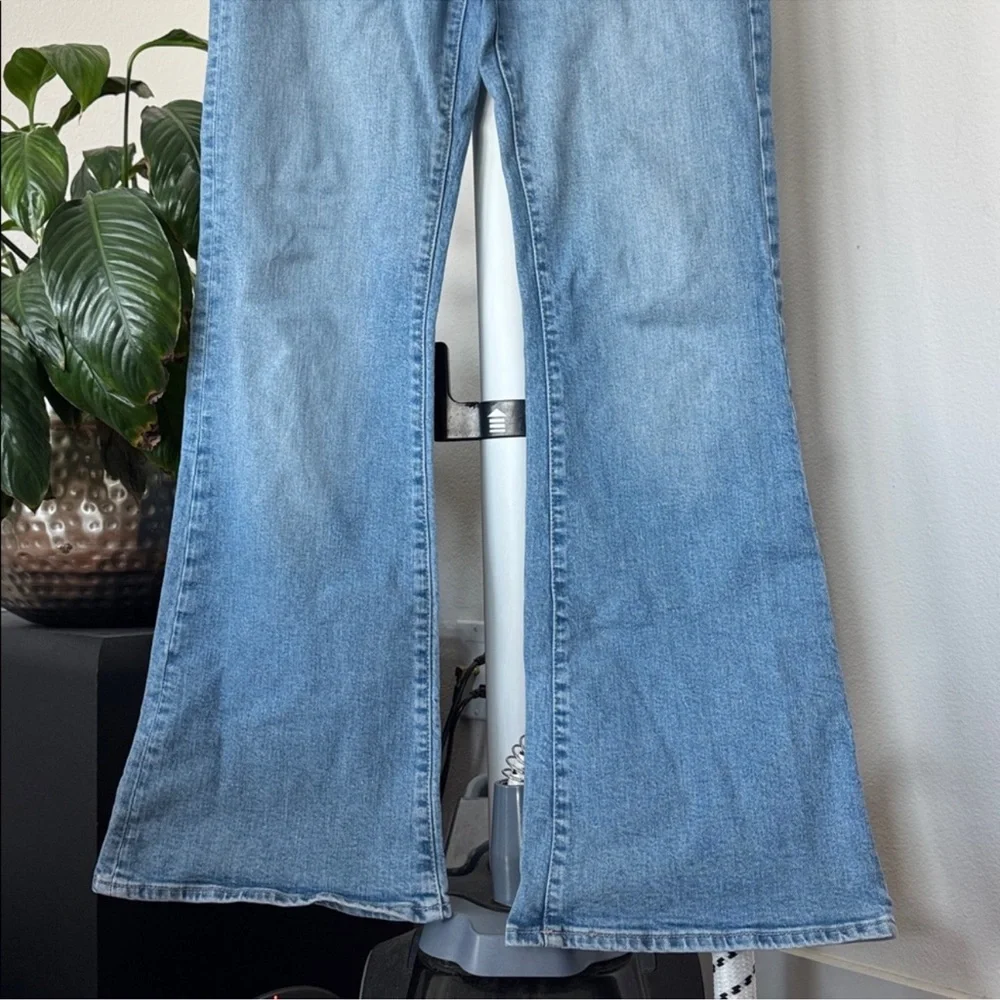 Gap Women’s 70’s Flare Jeans Sz 4/27 Regular High Rise Front Pockets Light Wash - Picture 5 of 9